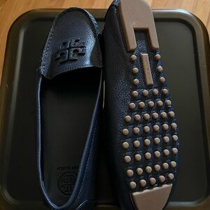 EUC Tory Burch driving moccasins. Navy blue